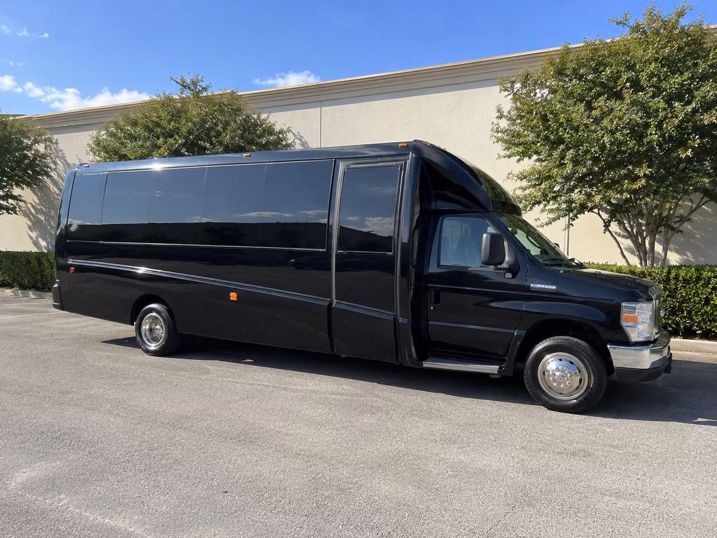 Rowlett Winery Tour & Pub Crawl Transportation